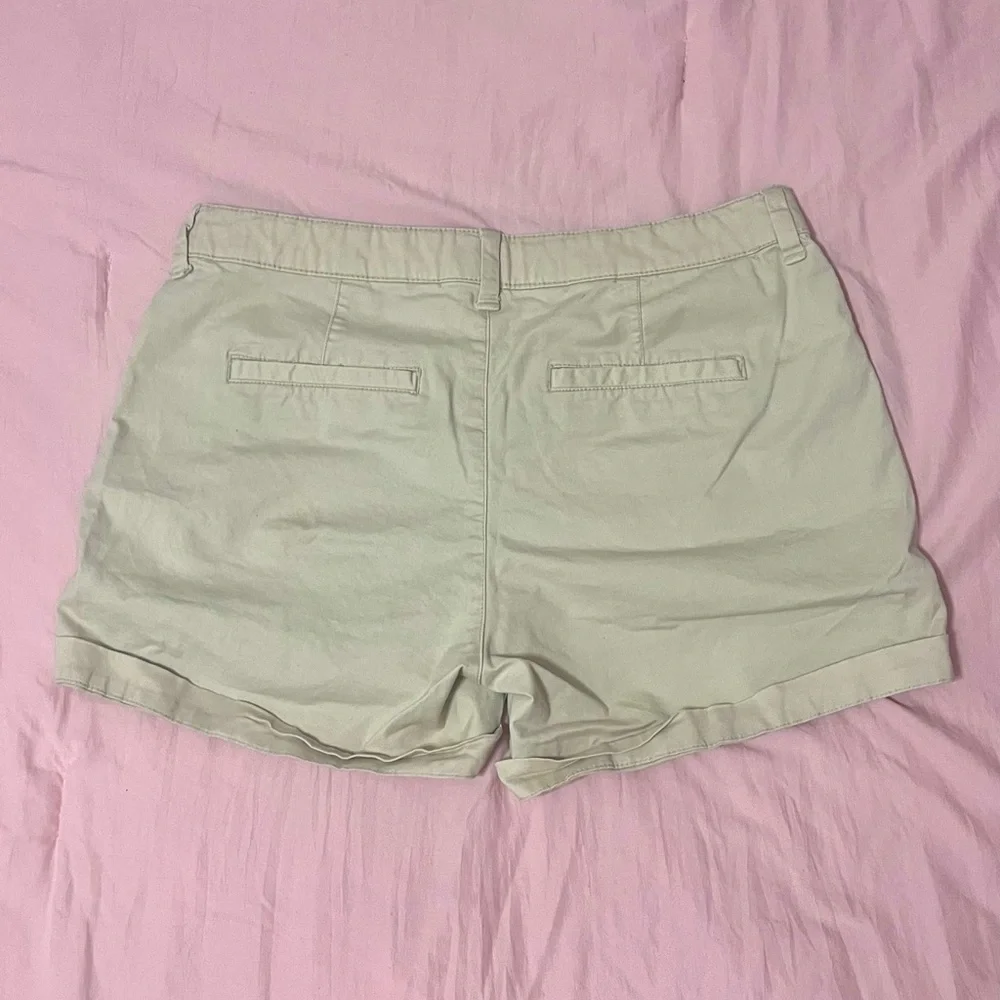 GAP Women's Beige Cargo Shorts - Picture 2 of 5